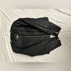 Forever 21 cropped diamond quilted jacket. Size: L, Color: Black